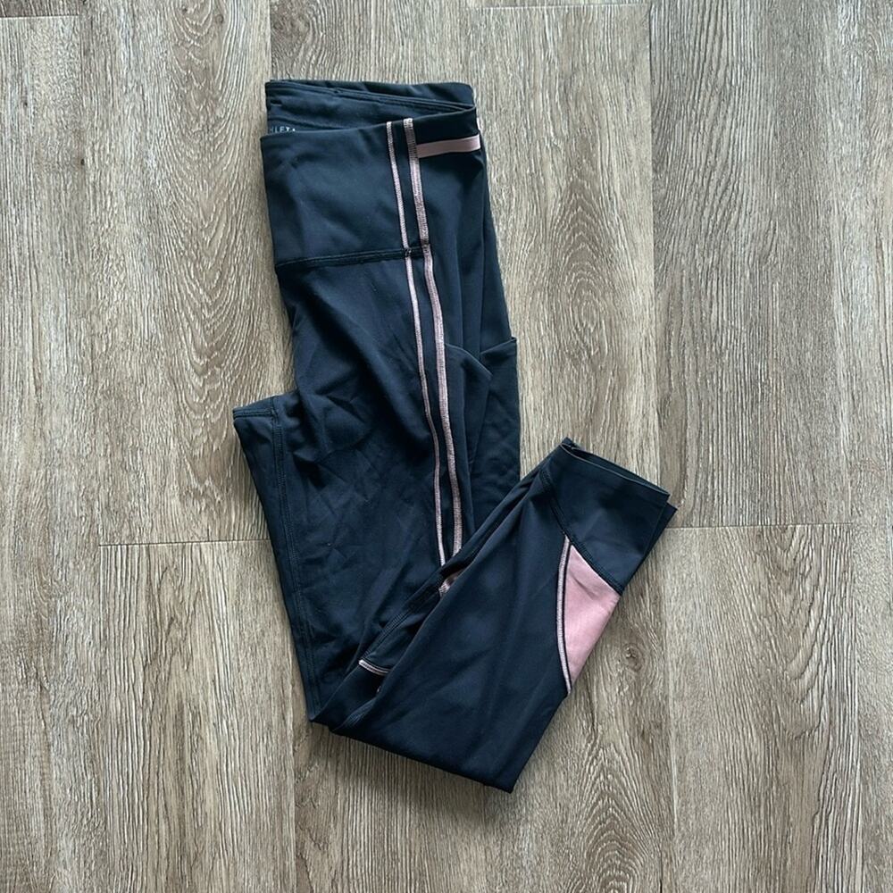 Athleta Black & Mauve Ultimate Stash Pocketβ Ignite 7/8 Tight Leggings Medium